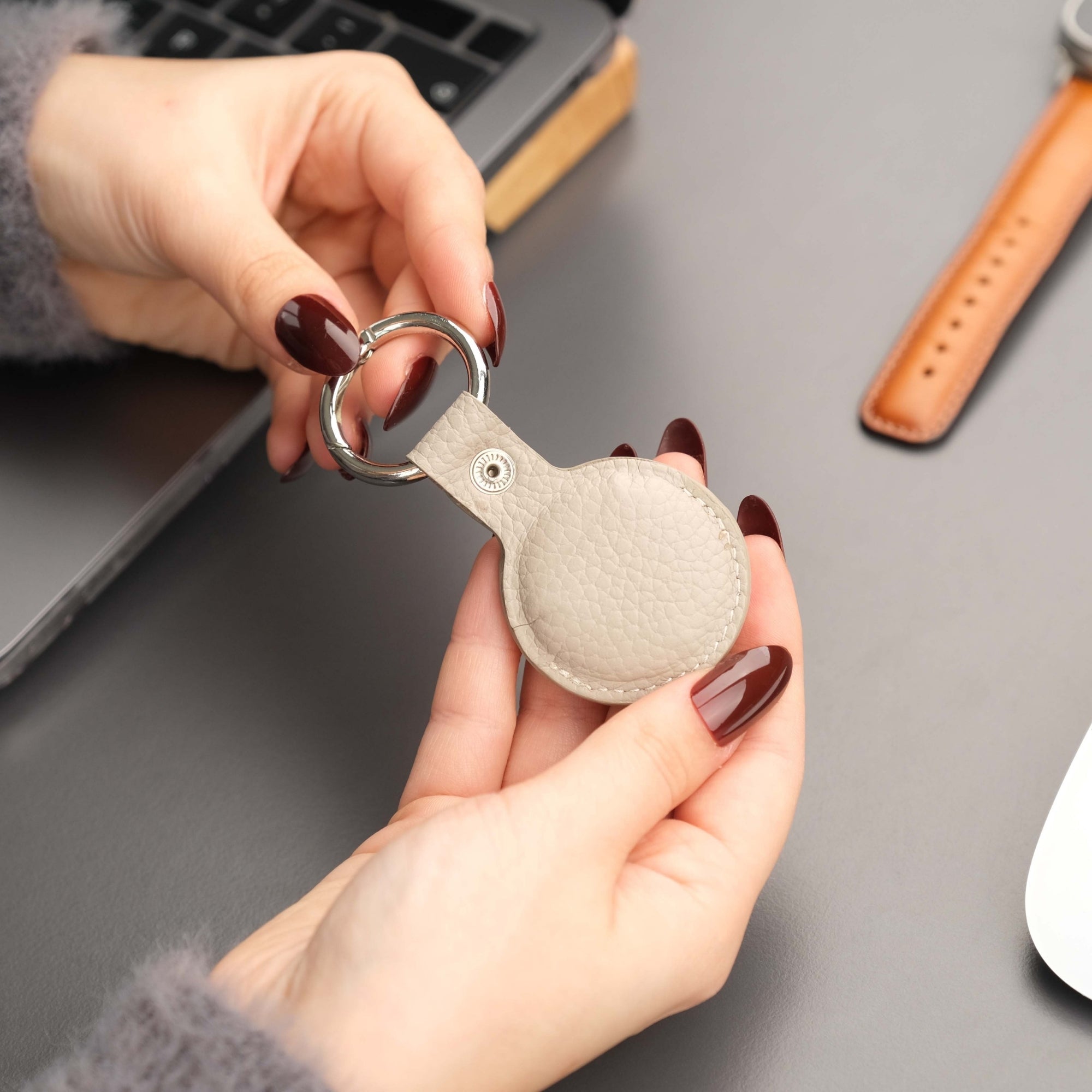 saratoga leather airtag holder - toronata -