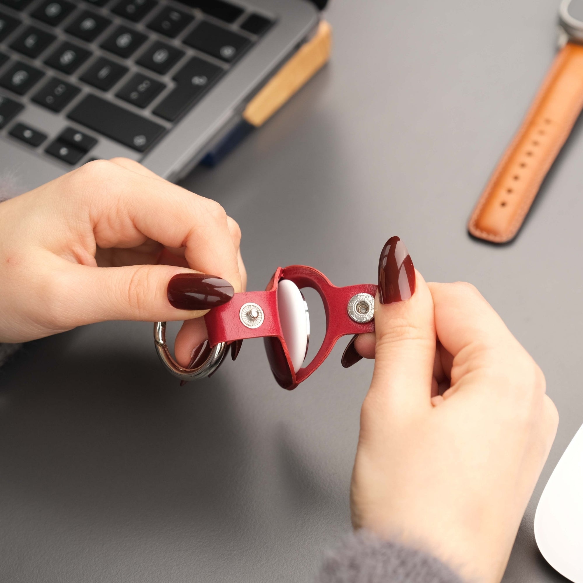 saratoga leather airtag holder - toronata -