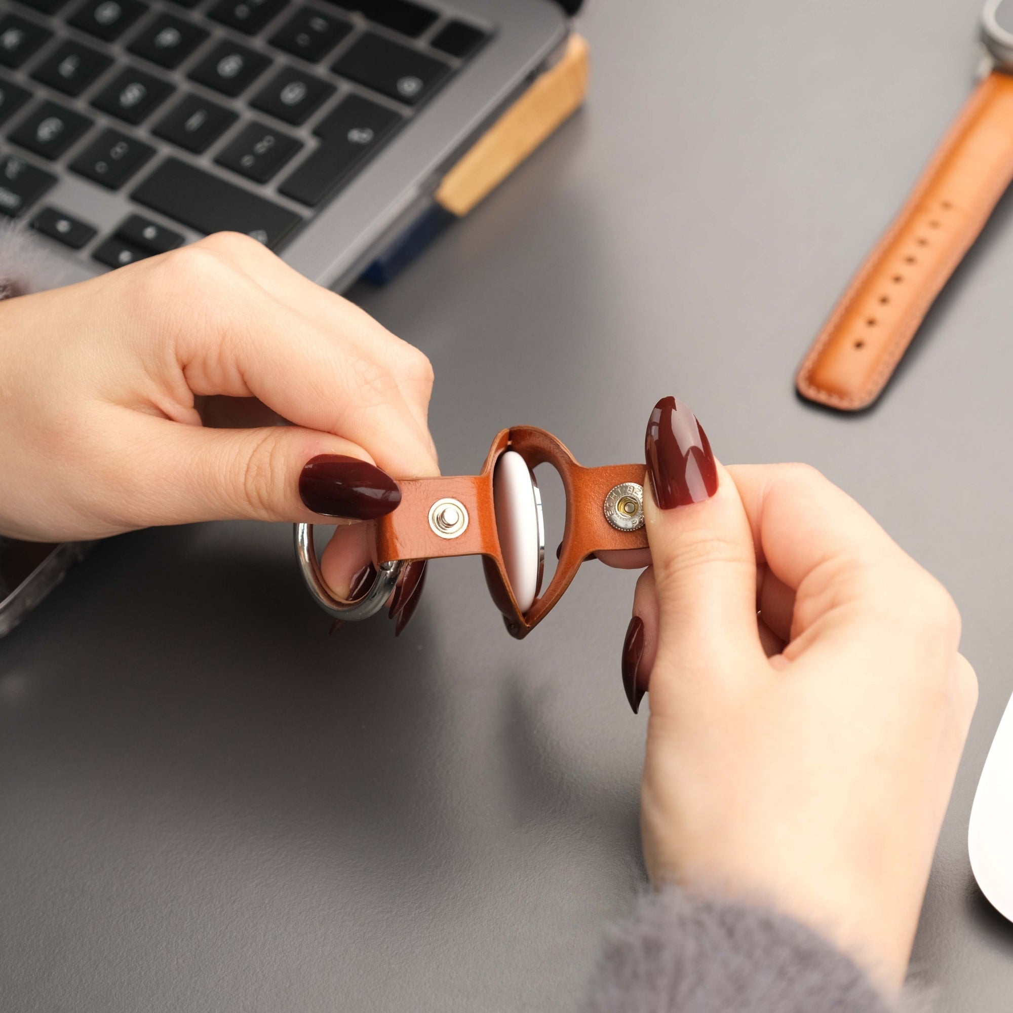 saratoga leather airtag holder - toronata - #color_tan