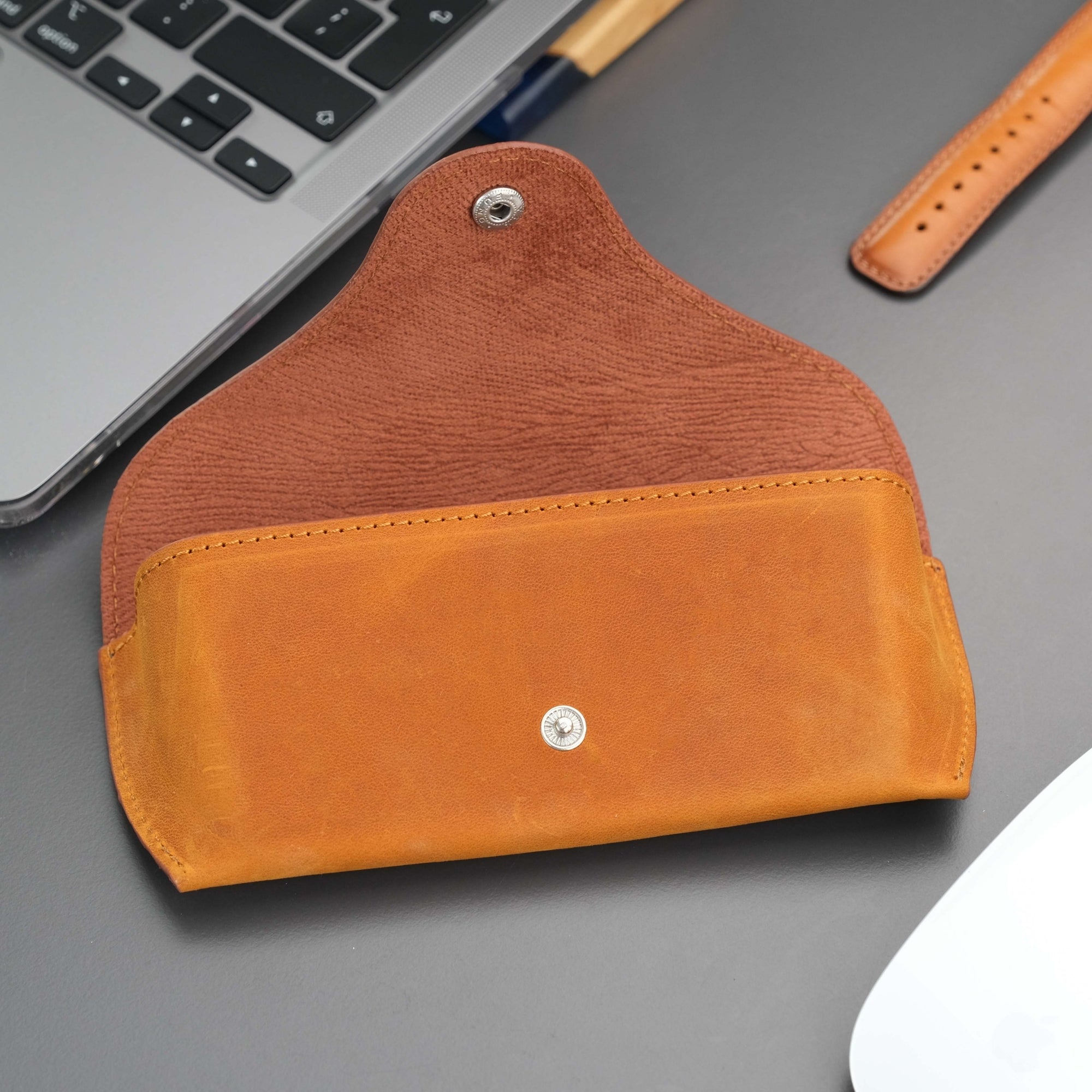 rochaster-leather-glasses-case-antic-tan-4