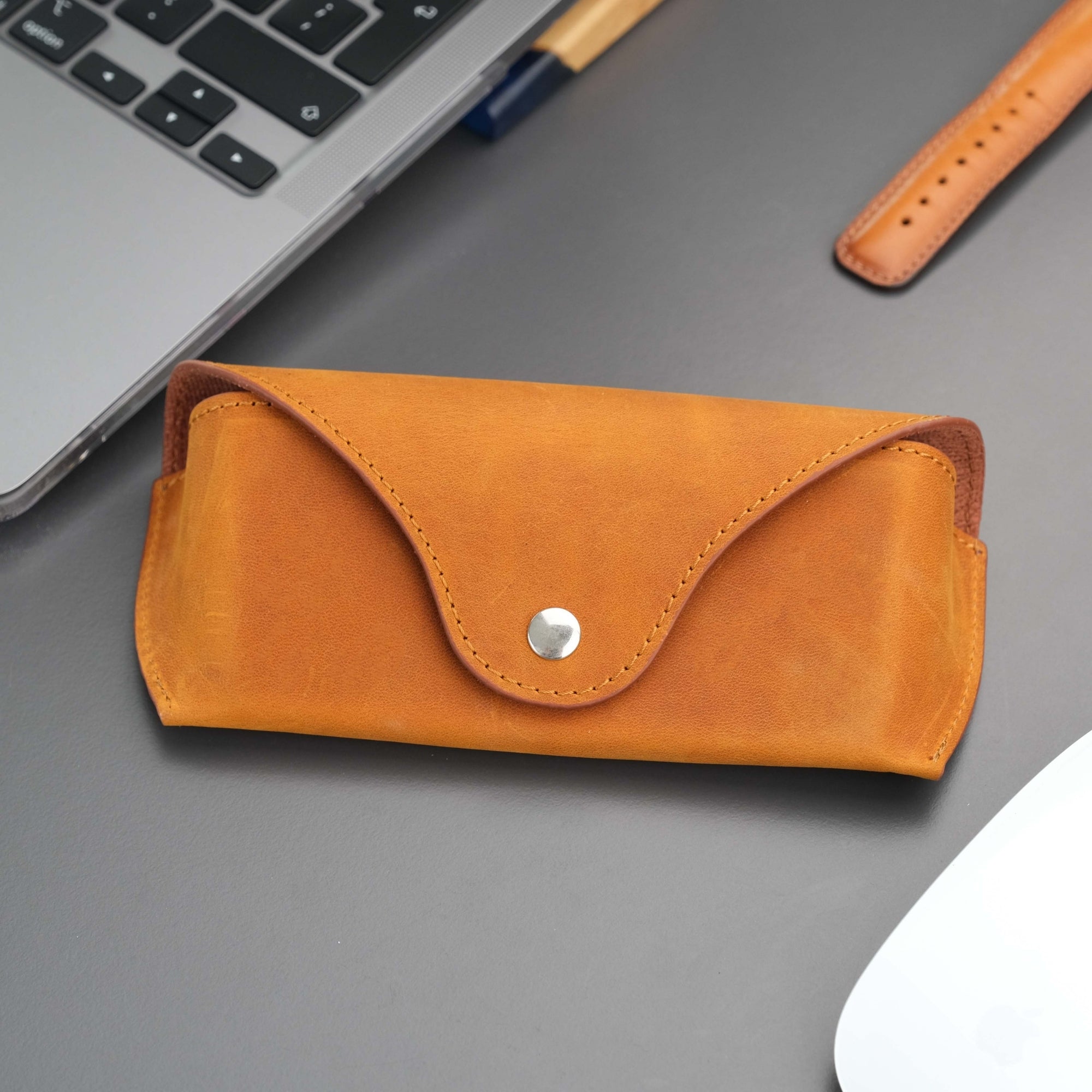 rochaster-leather-glasses-case-antic-tan-5