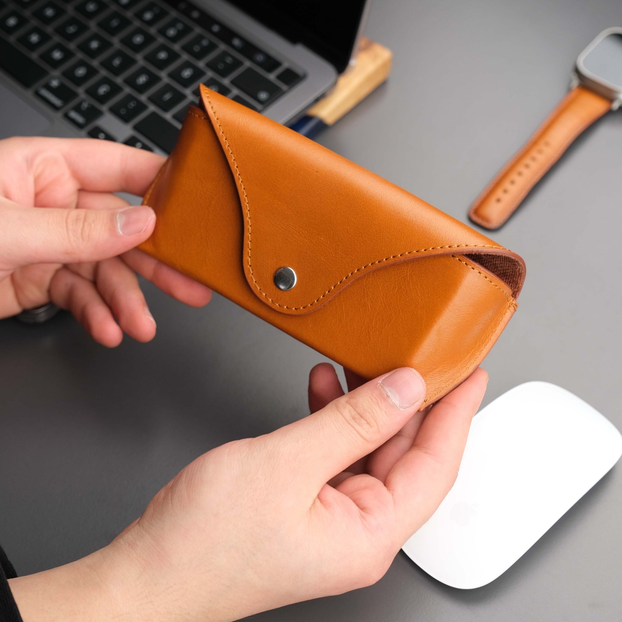 rochaster-leather-glasses-case-tan-2