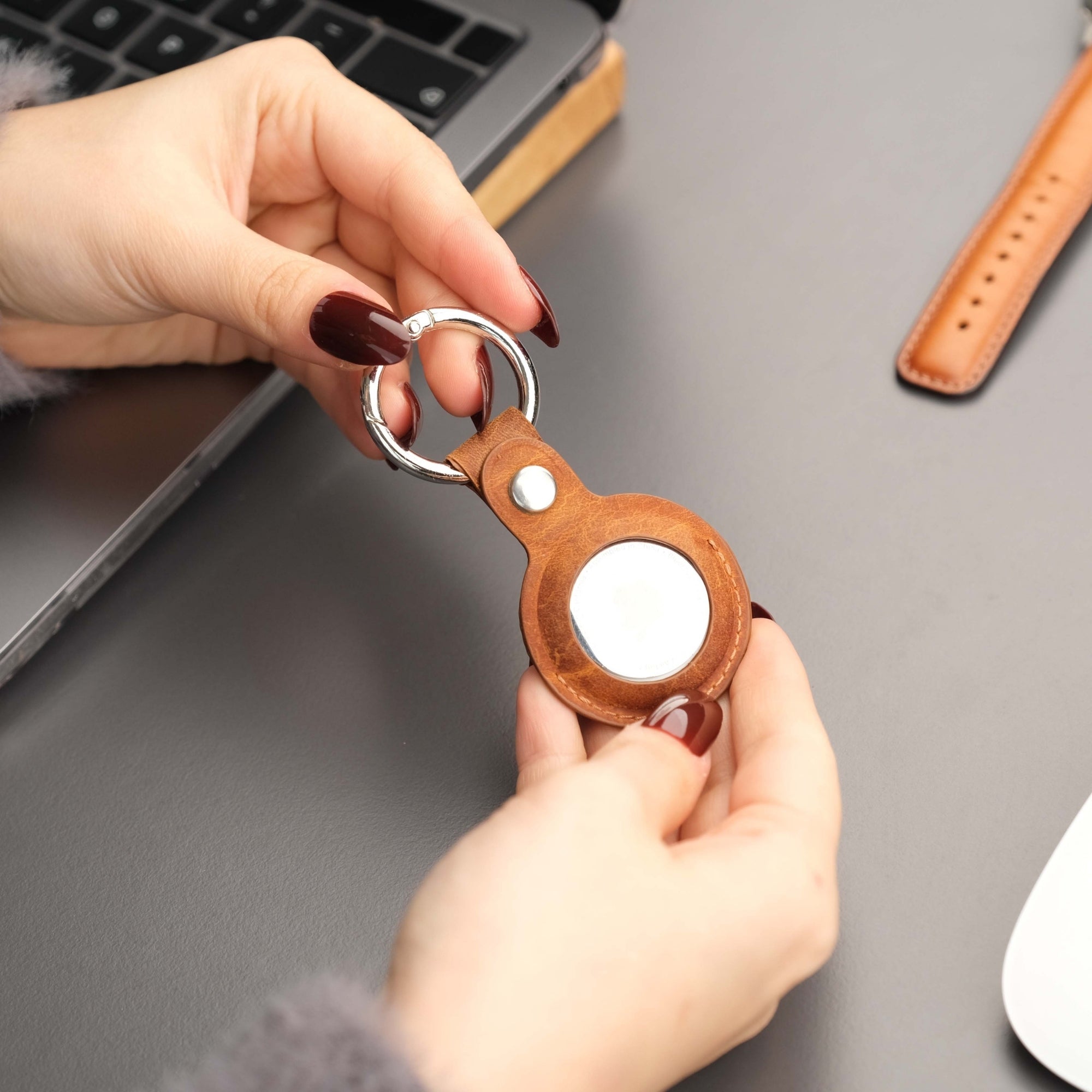 saratoga leather airtag holder - toronata -