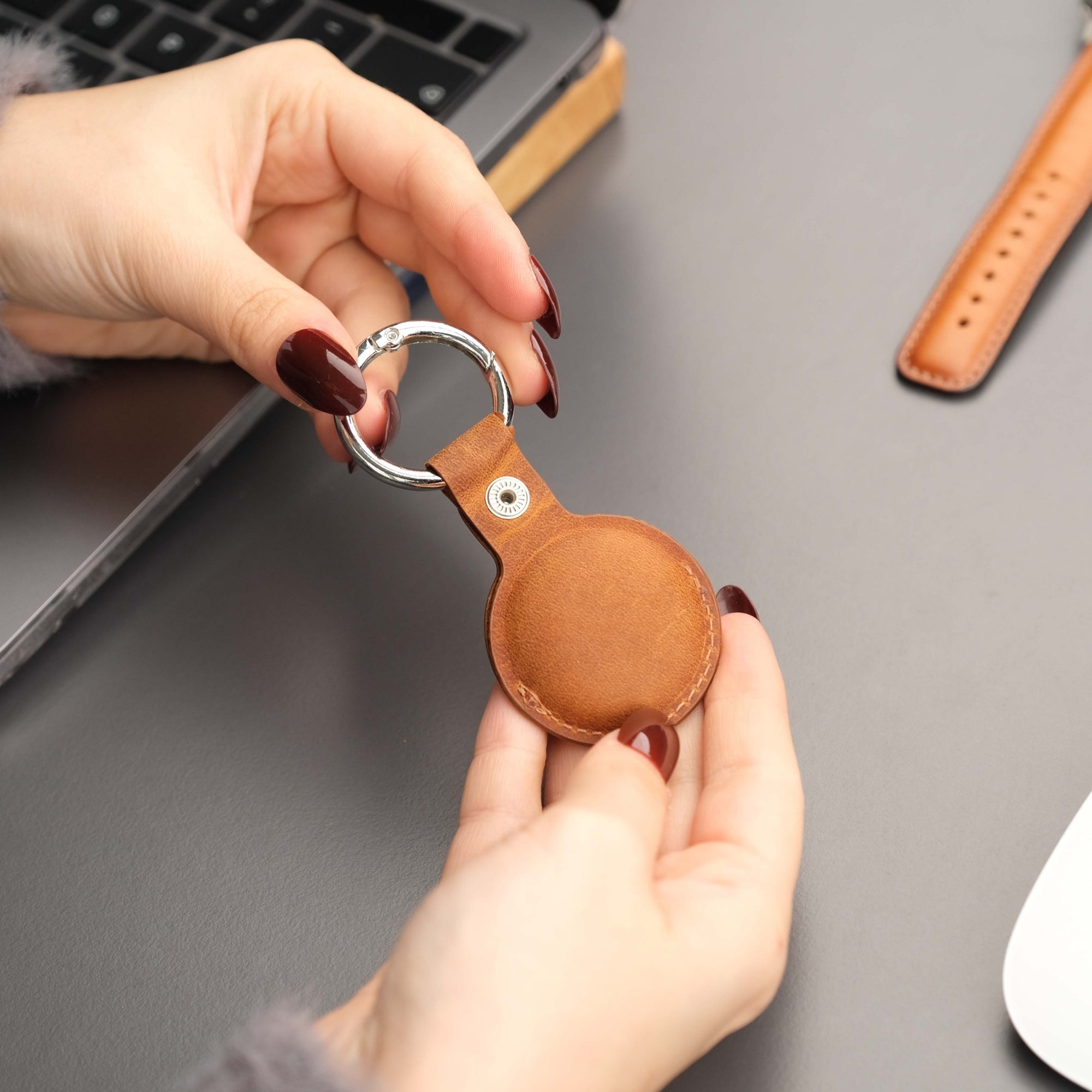 saratoga leather airtag holder - toronata -