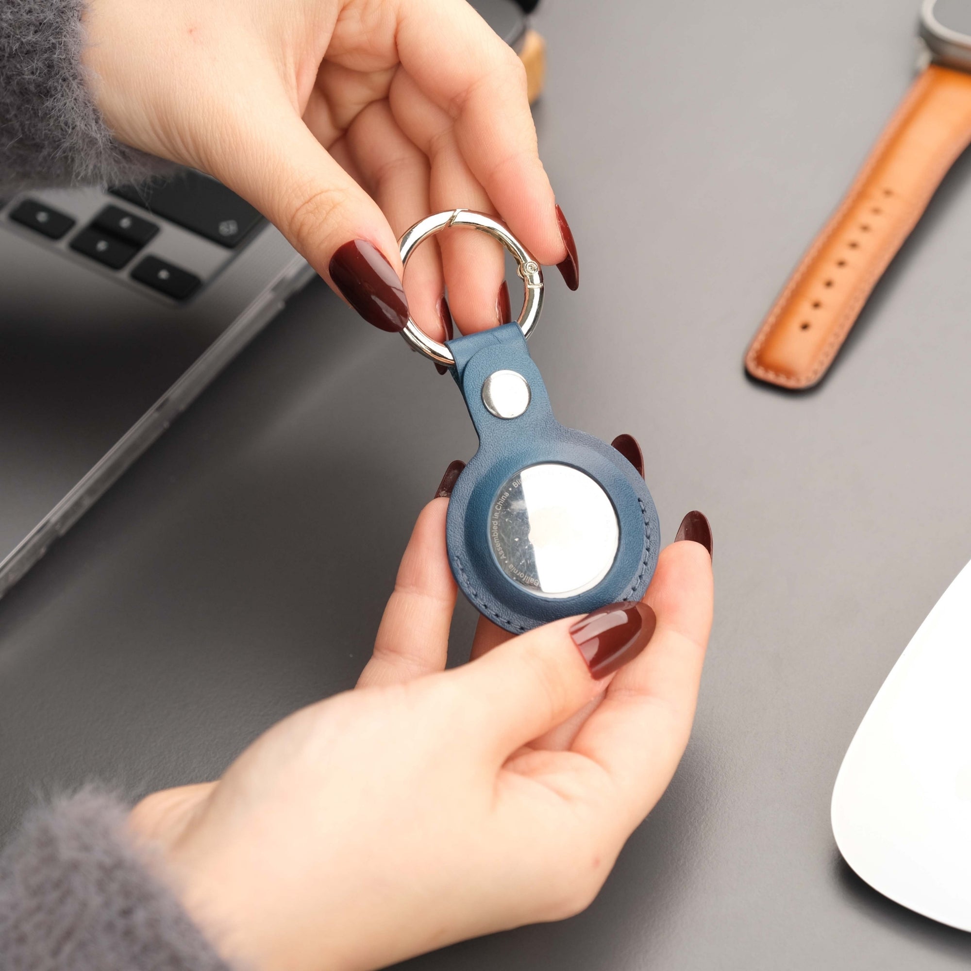 saratoga leather airtag holder - toronata -