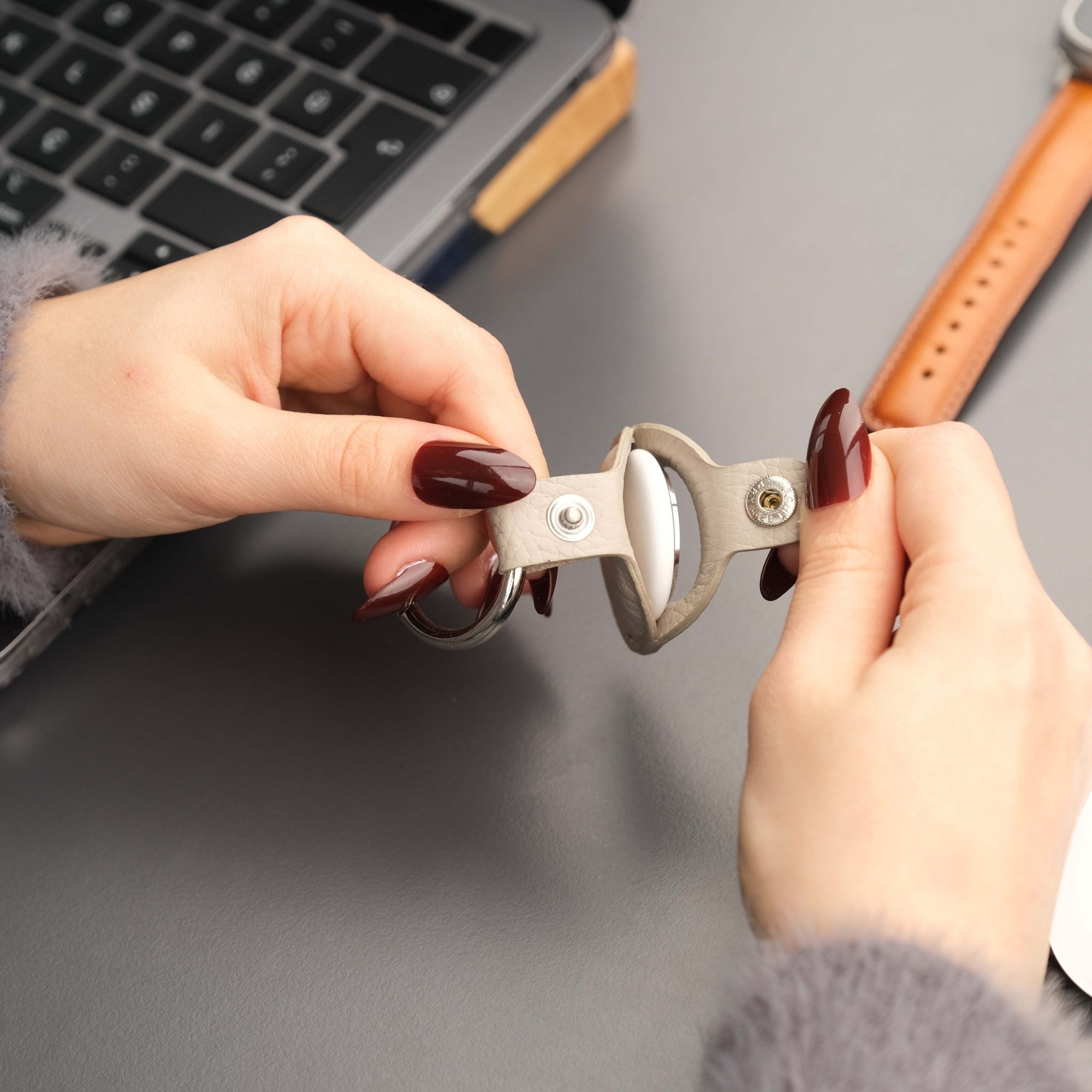 saratoga leather airtag holder - toronata -