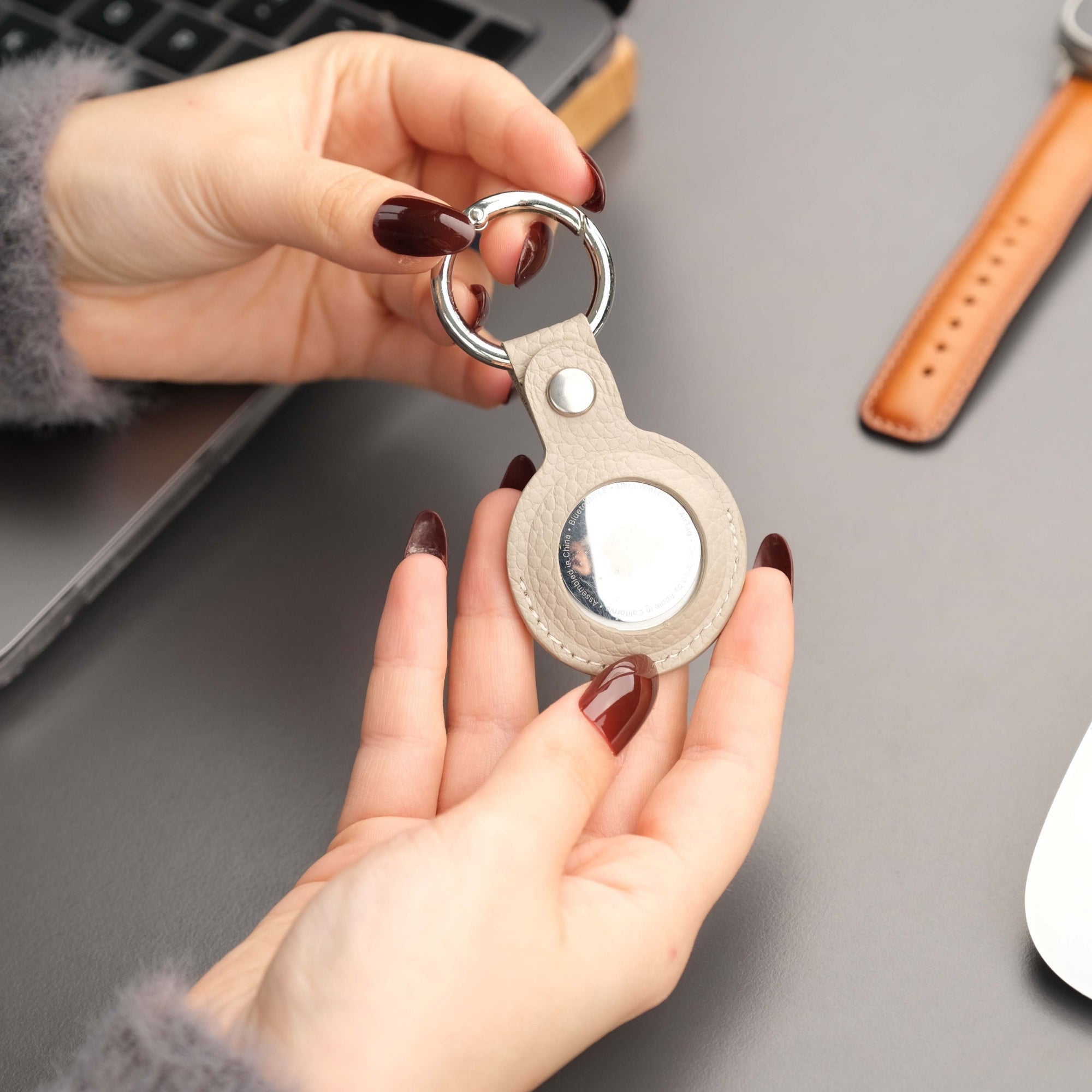 saratoga leather airtag holder - toronata -