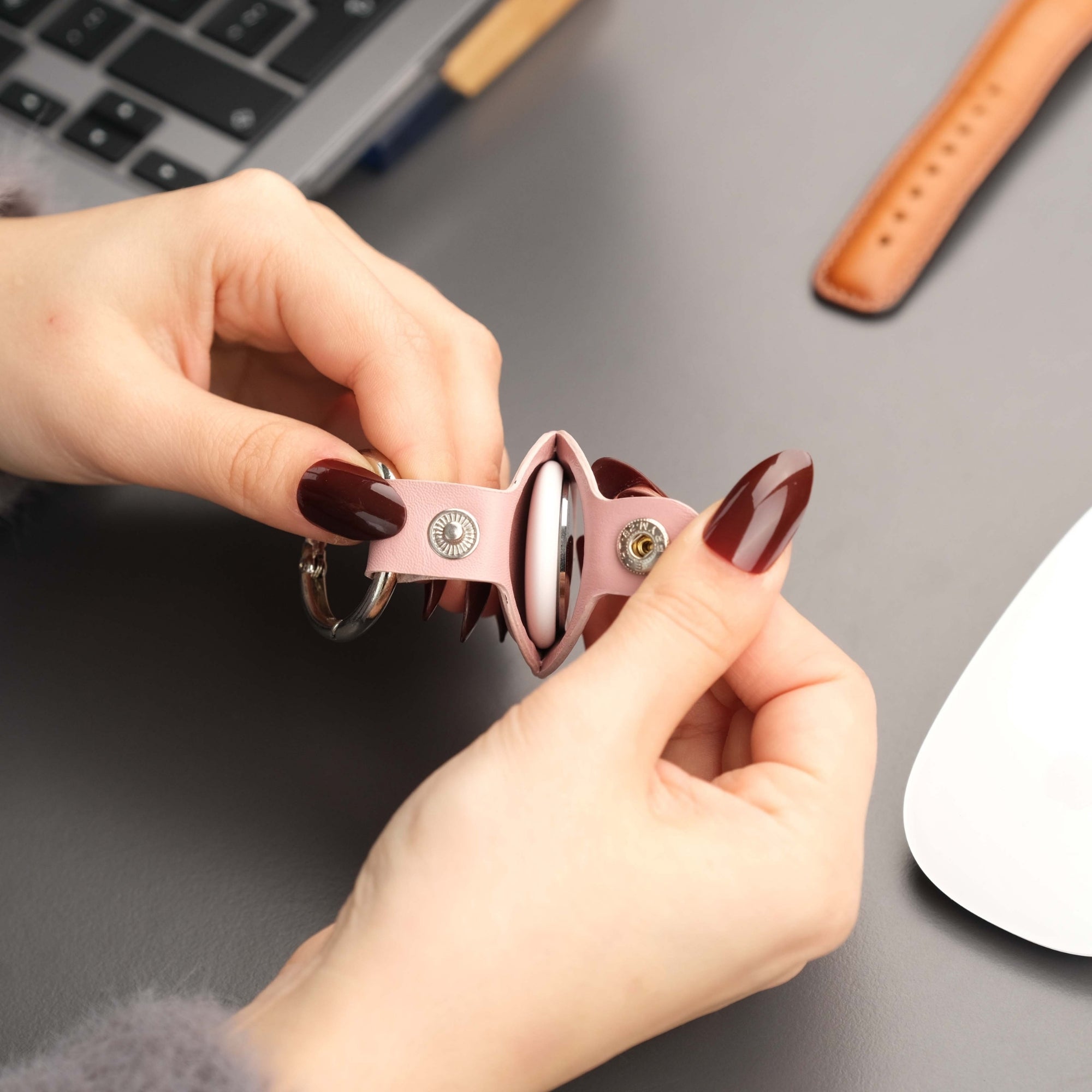 saratoga leather airtag holder - toronata -