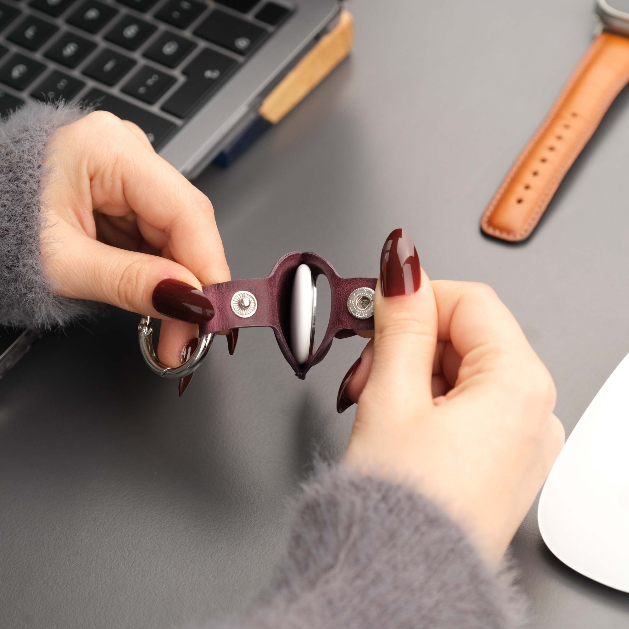 saratoga leather airtag holder - toronata -