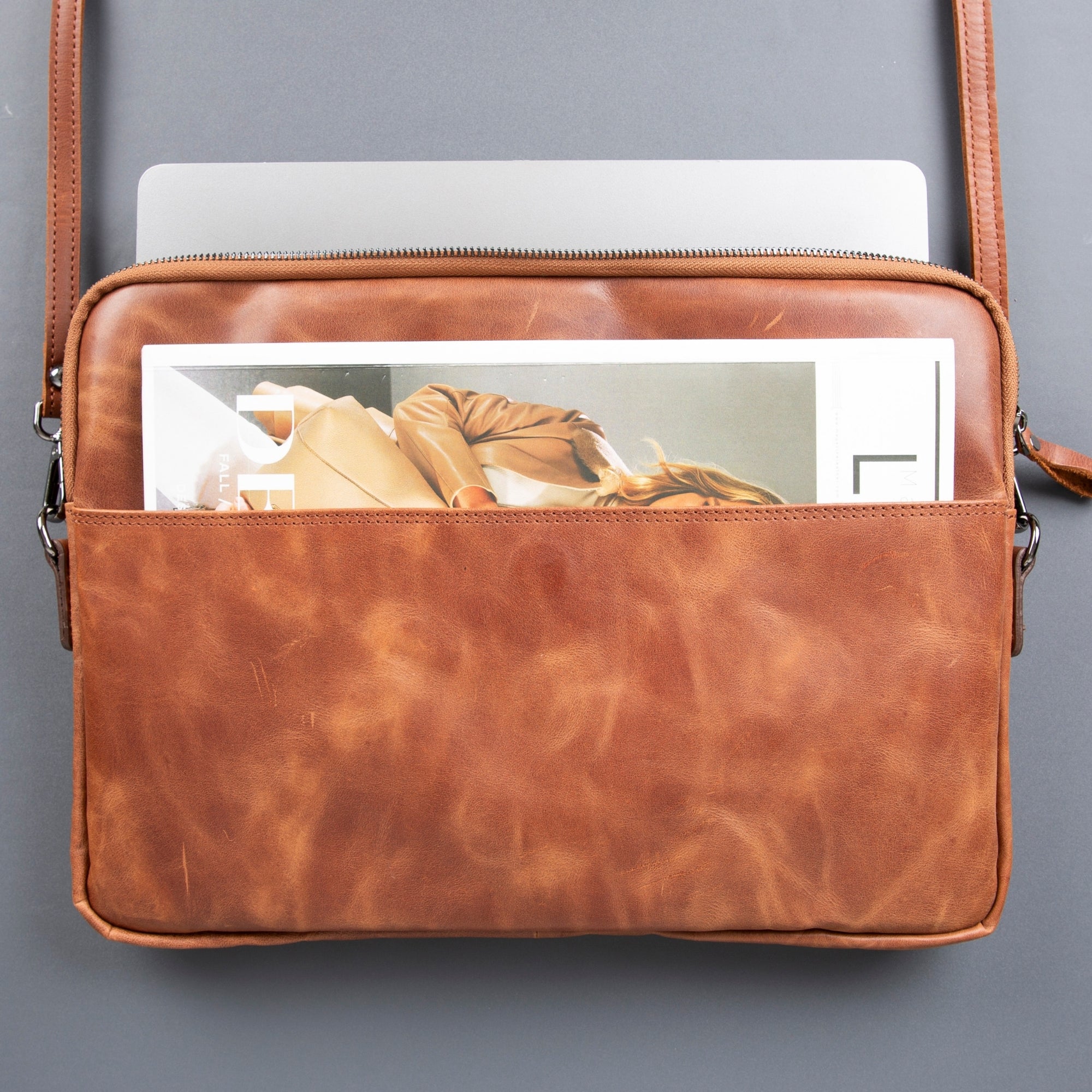 Seward Leather Laptop Bag with Shoulder Strap - MacBook Sleeve 14" & 16" #color_antic-tan