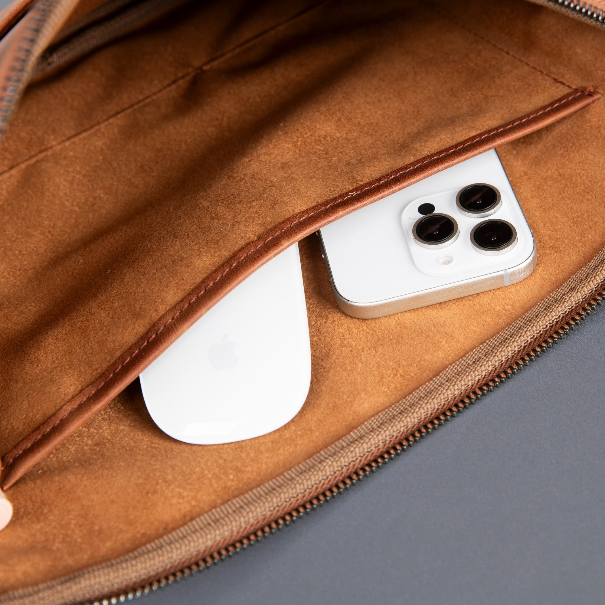 Seward Leather Laptop Bag with Shoulder Strap - MacBook Sleeve 14" & 16" #color_antic-tan