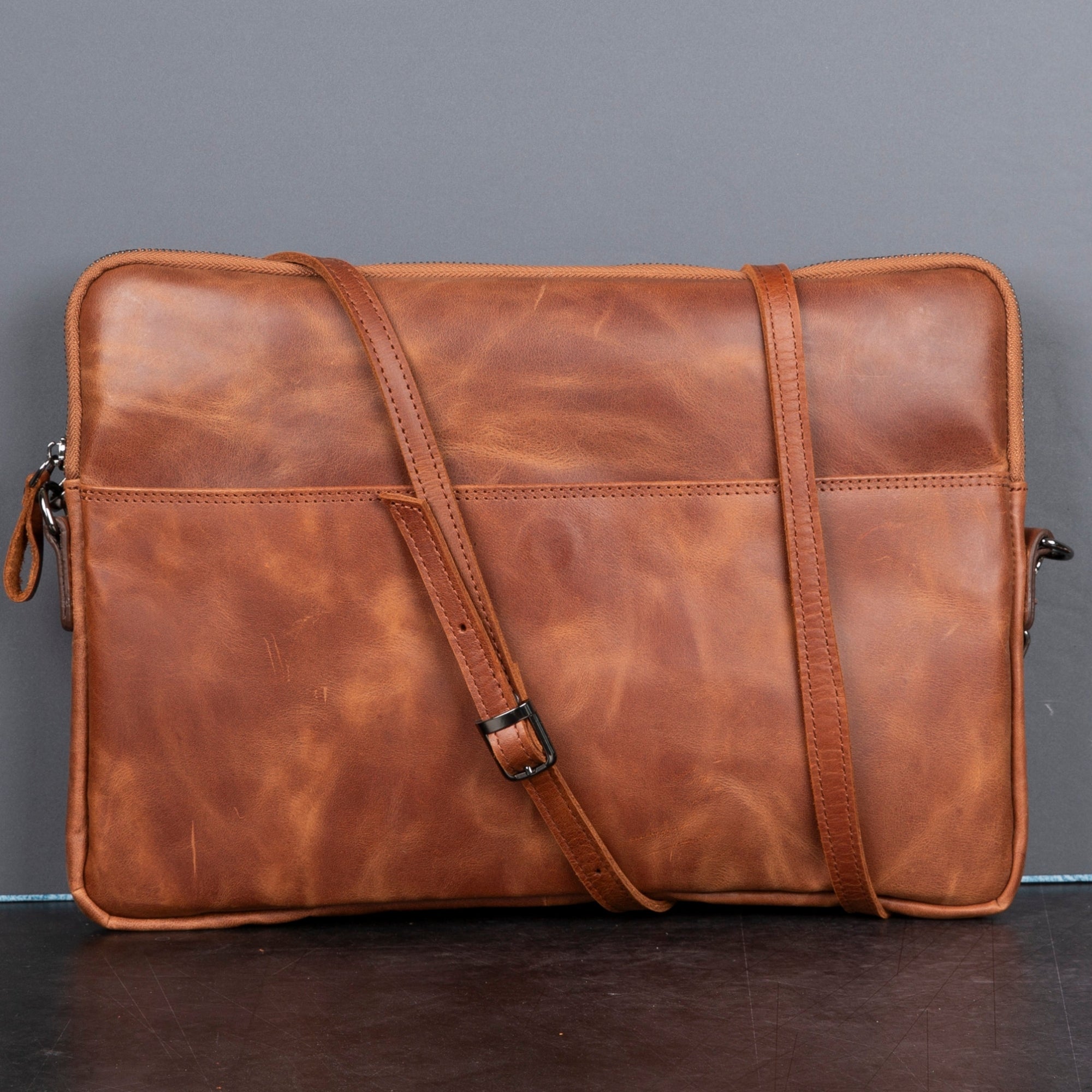 Seward Leather Laptop Bag with Shoulder Strap - MacBook Sleeve 14" & 16" #color_antic-tan
