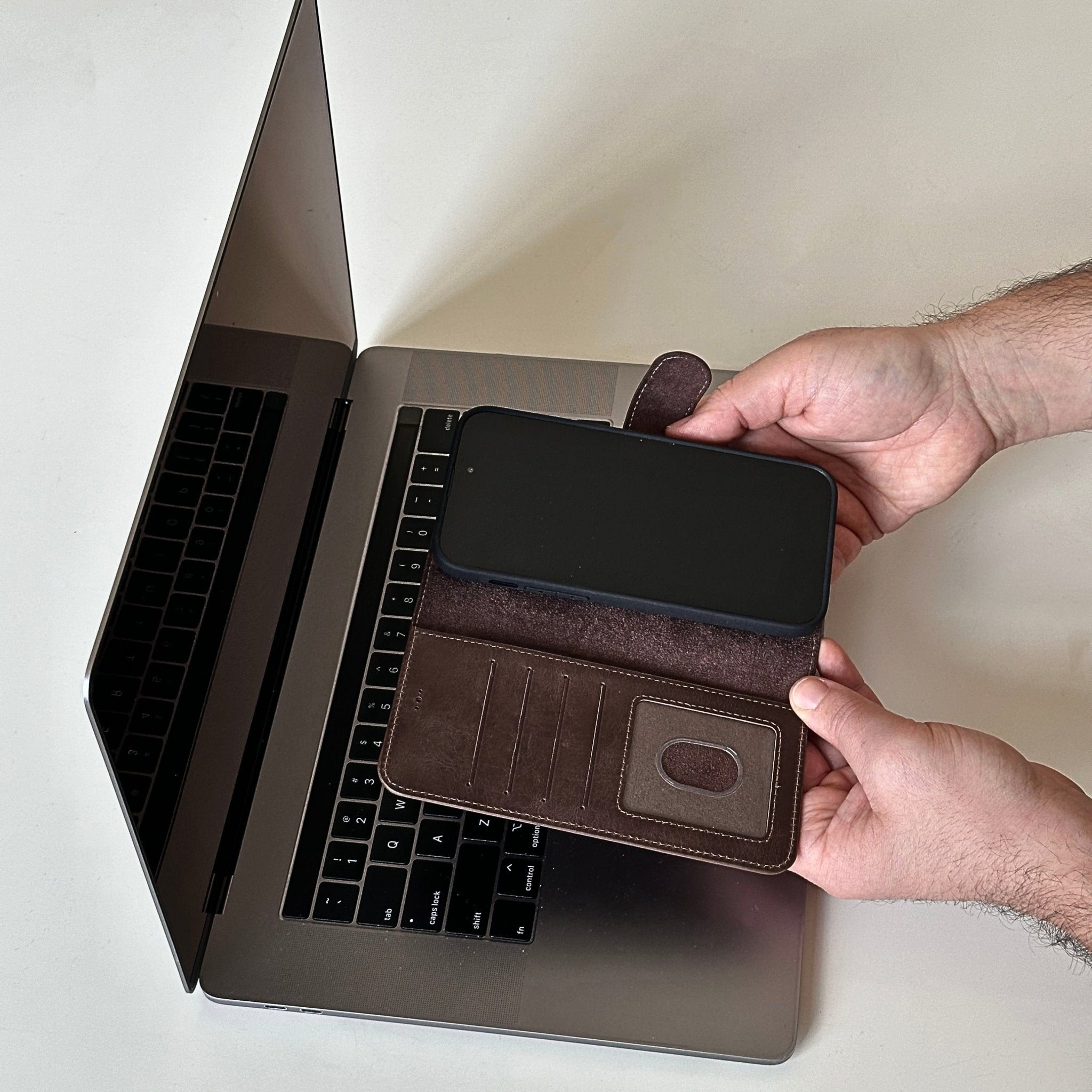 Vegas iPhone 15 Plus Wallet Case | MagSafe - TORONATA -