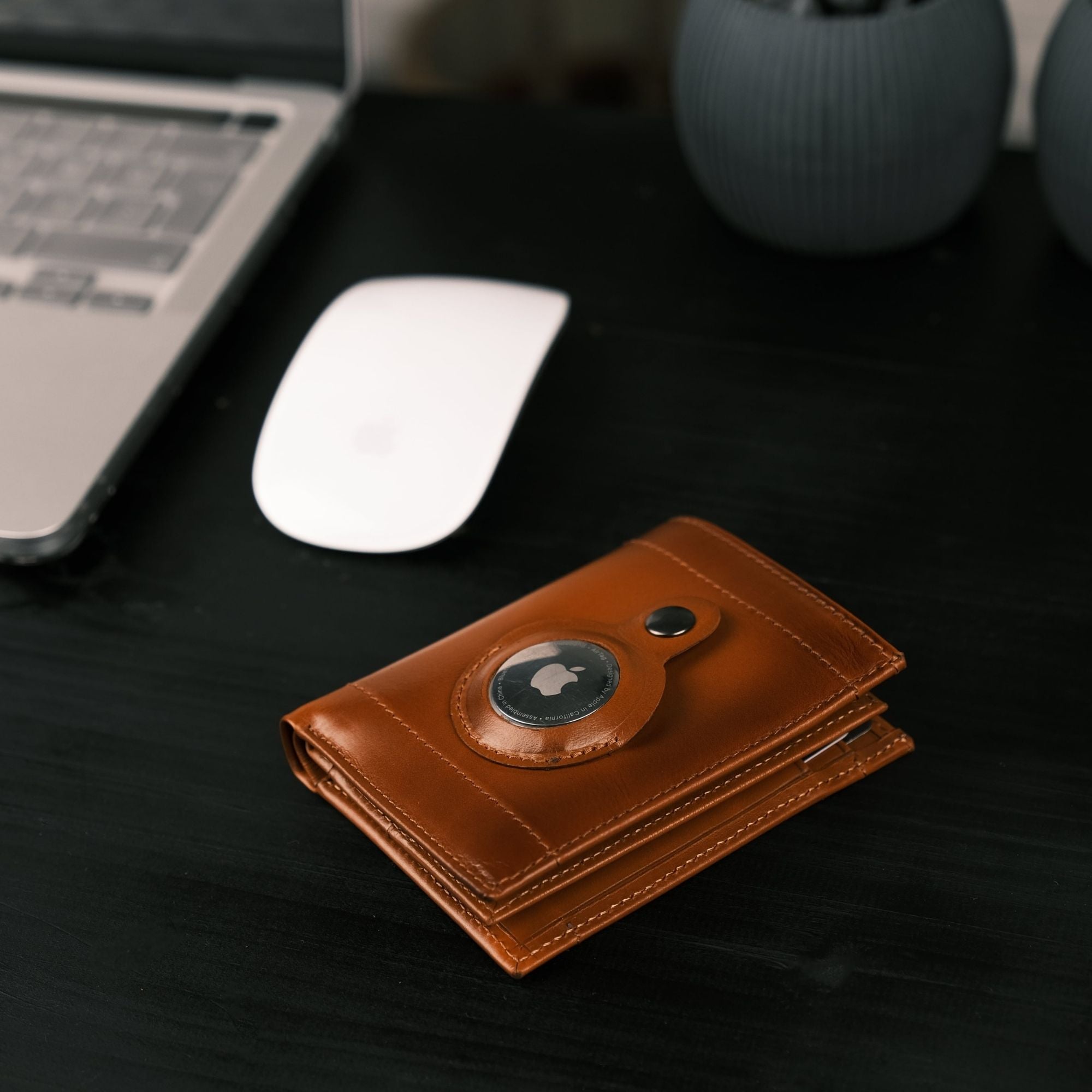 glendo apple airtag slot leather wallet, handcrafted, unisex - toronata -