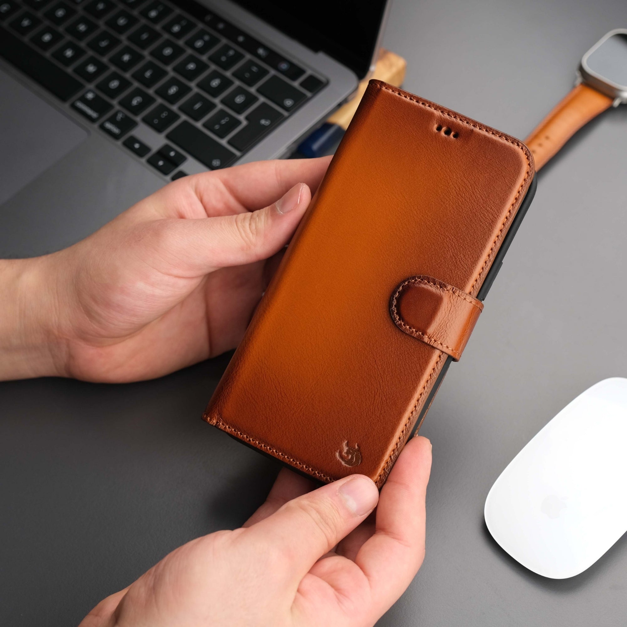 Selecting The Best Leather Phone Cases for Style and Protection? - TORONATA