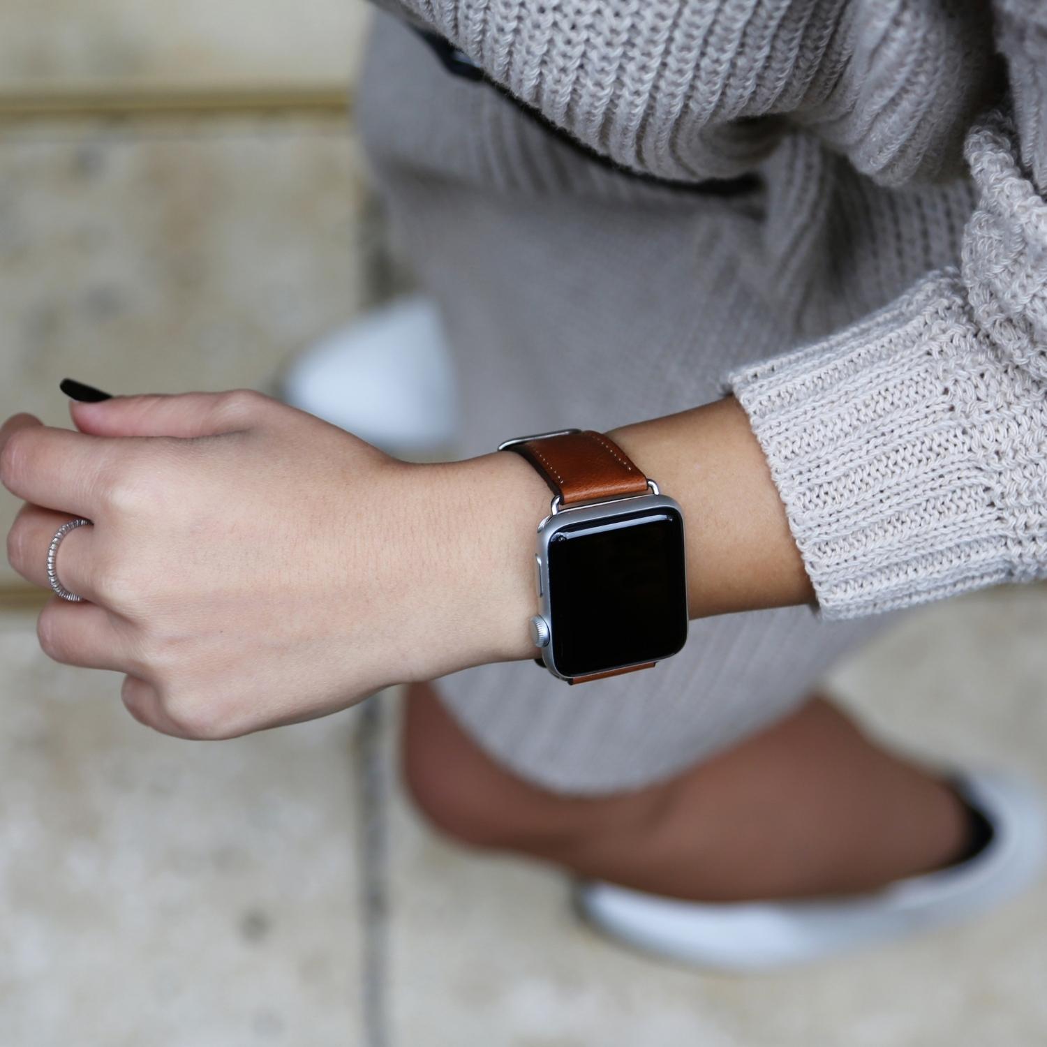 WHY LEATHER BANDS ARE BEST FOR APPLE WATCH 9? - TORONATA