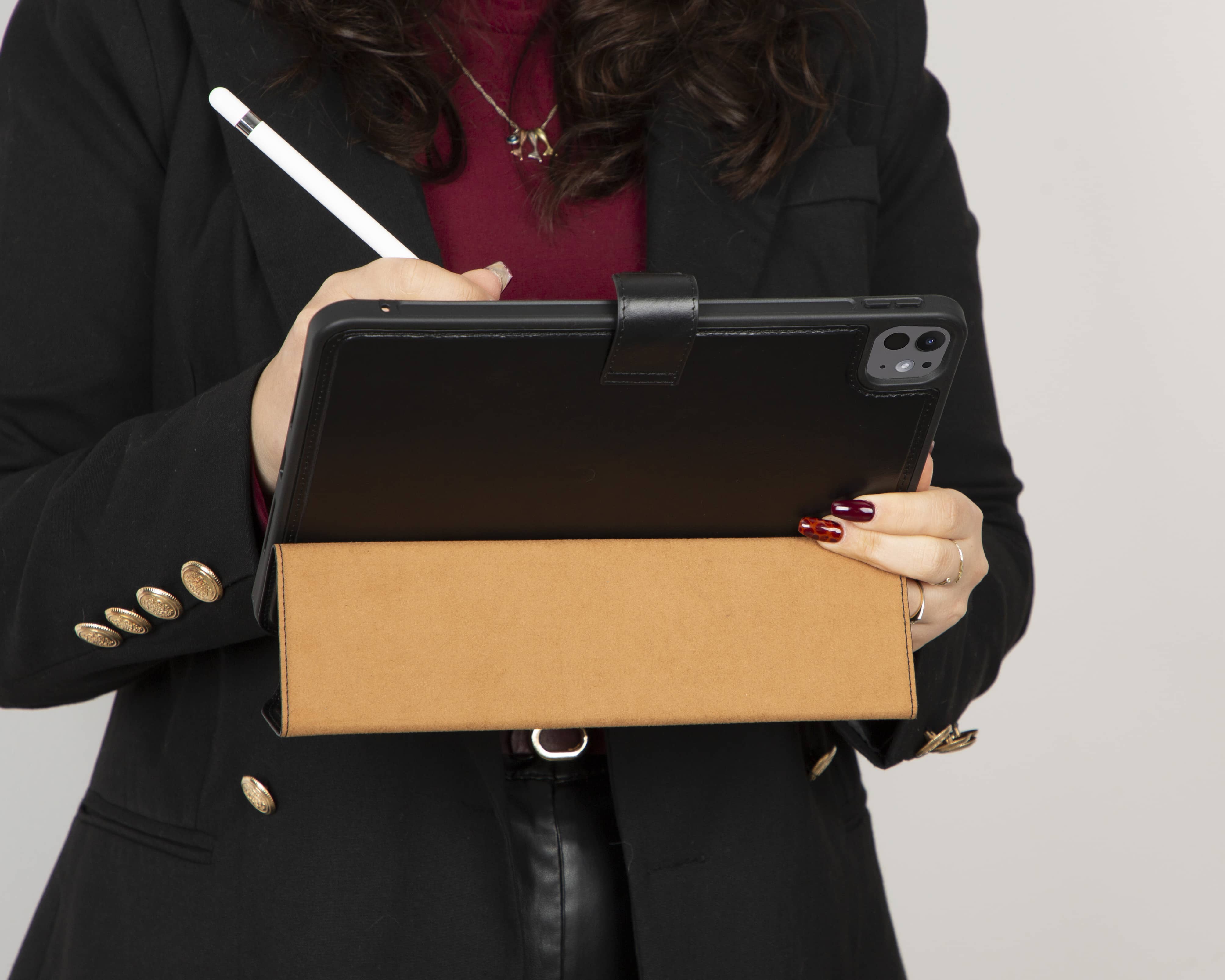 Trigon Leather iPad Pro 11" (2024) Case - TORONATA - color_ Black