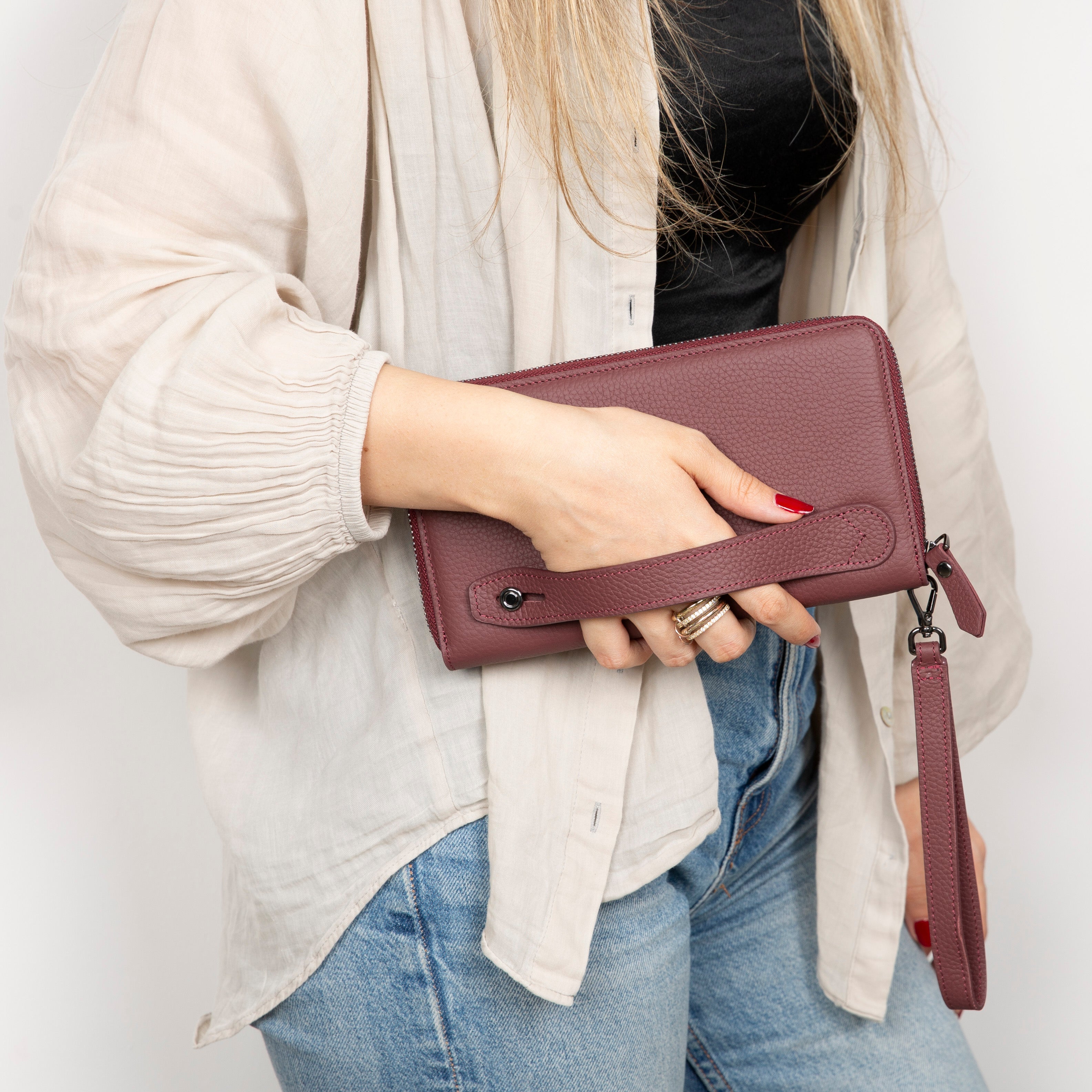 Anchorage Leather Wallet – Phone Holder & 12 Card Slots 