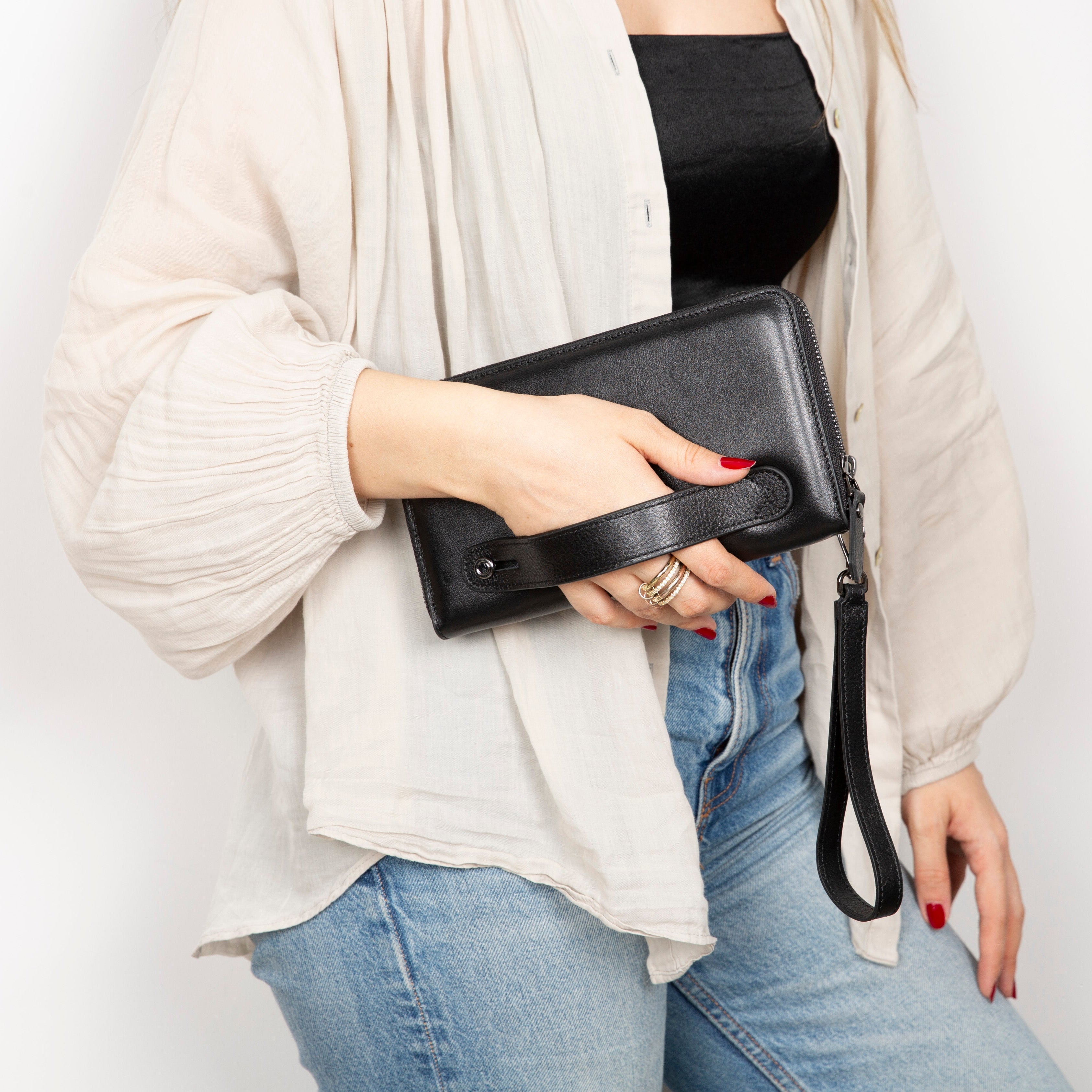 Anchorage Leather Wallet – Phone Holder & 12 Card Slots 