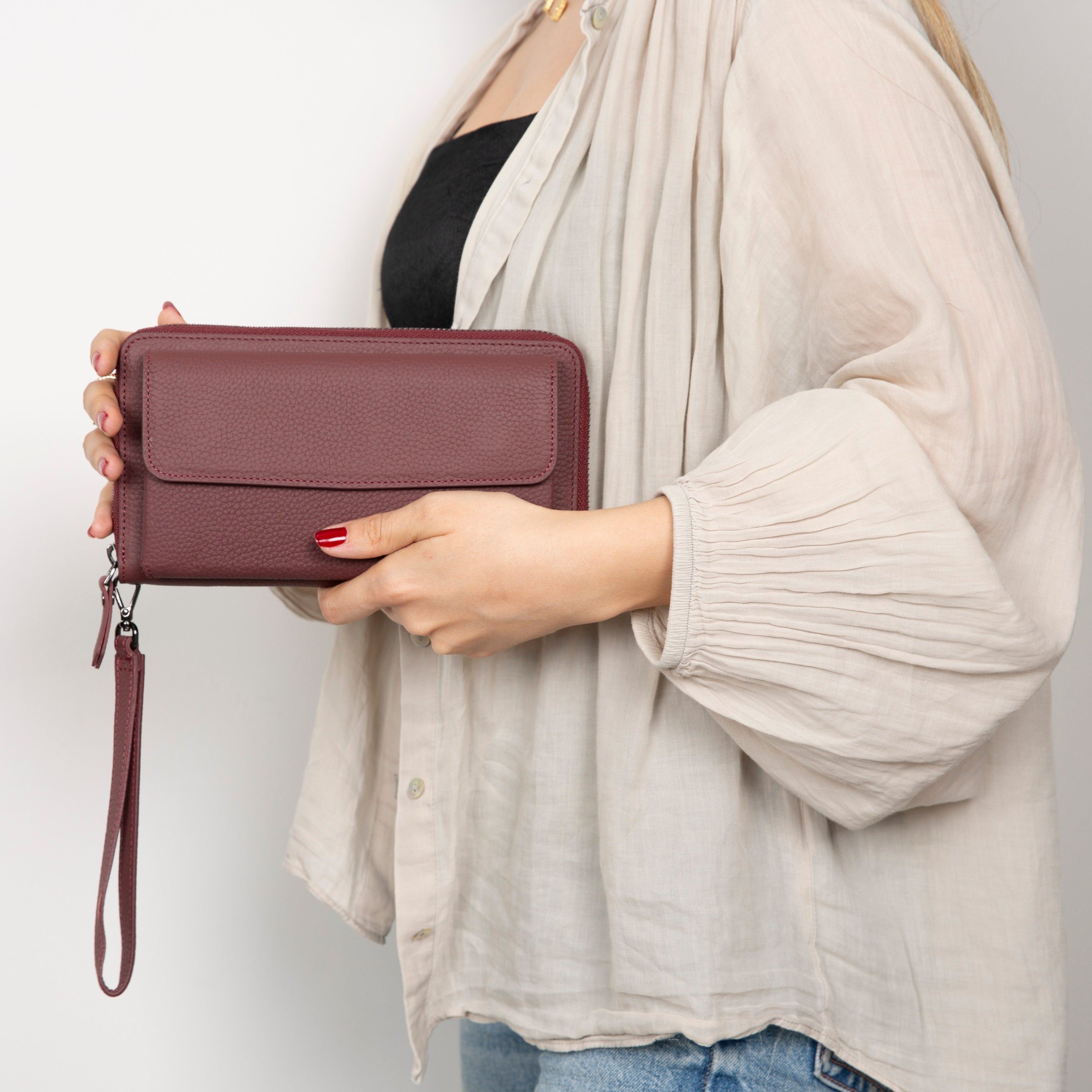 Anchorage Leather Wallet – Phone Holder & 12 Card Slots 