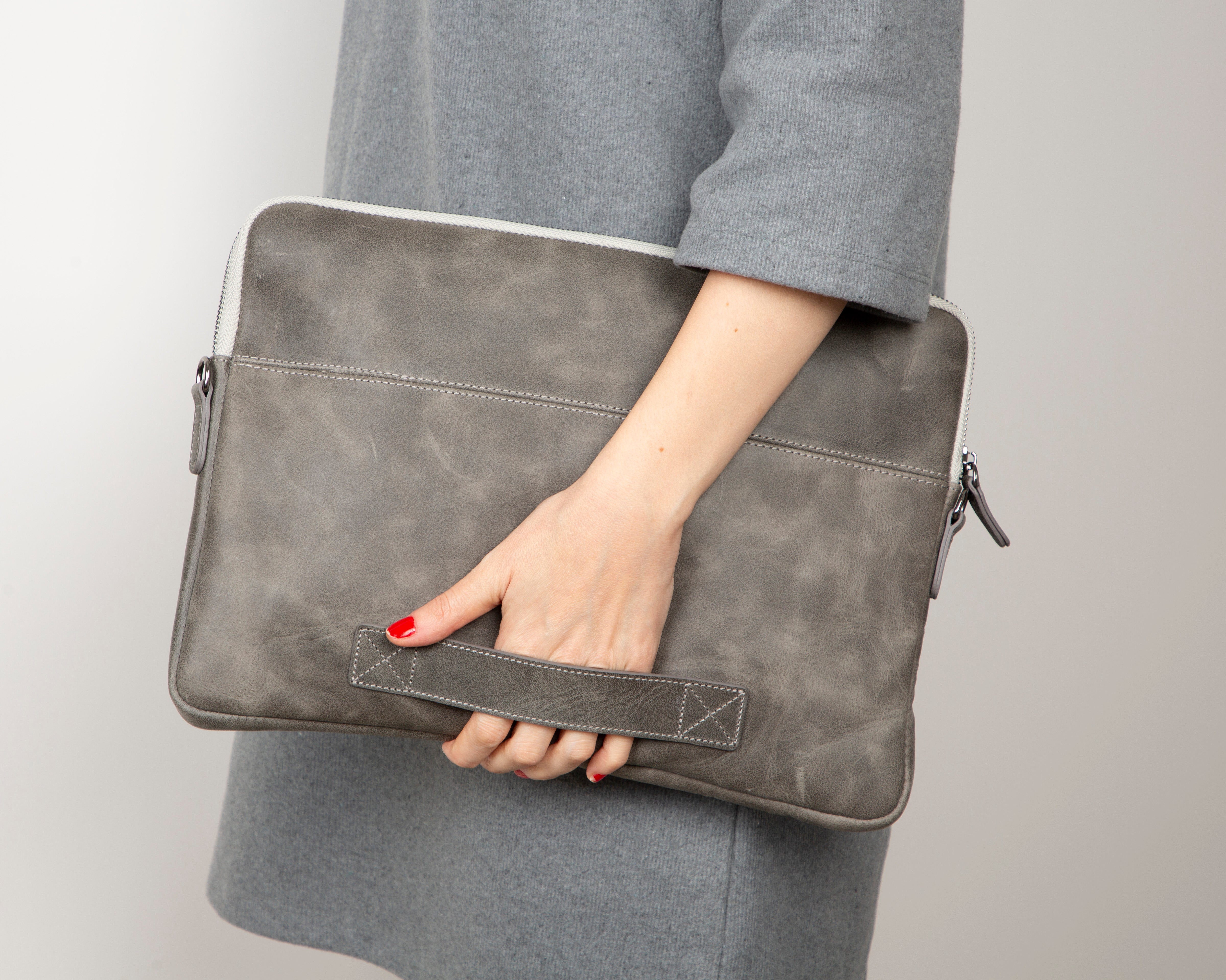 Awe Leather Laptop / Tablet Sleeve - TORONATA - color_ Gray