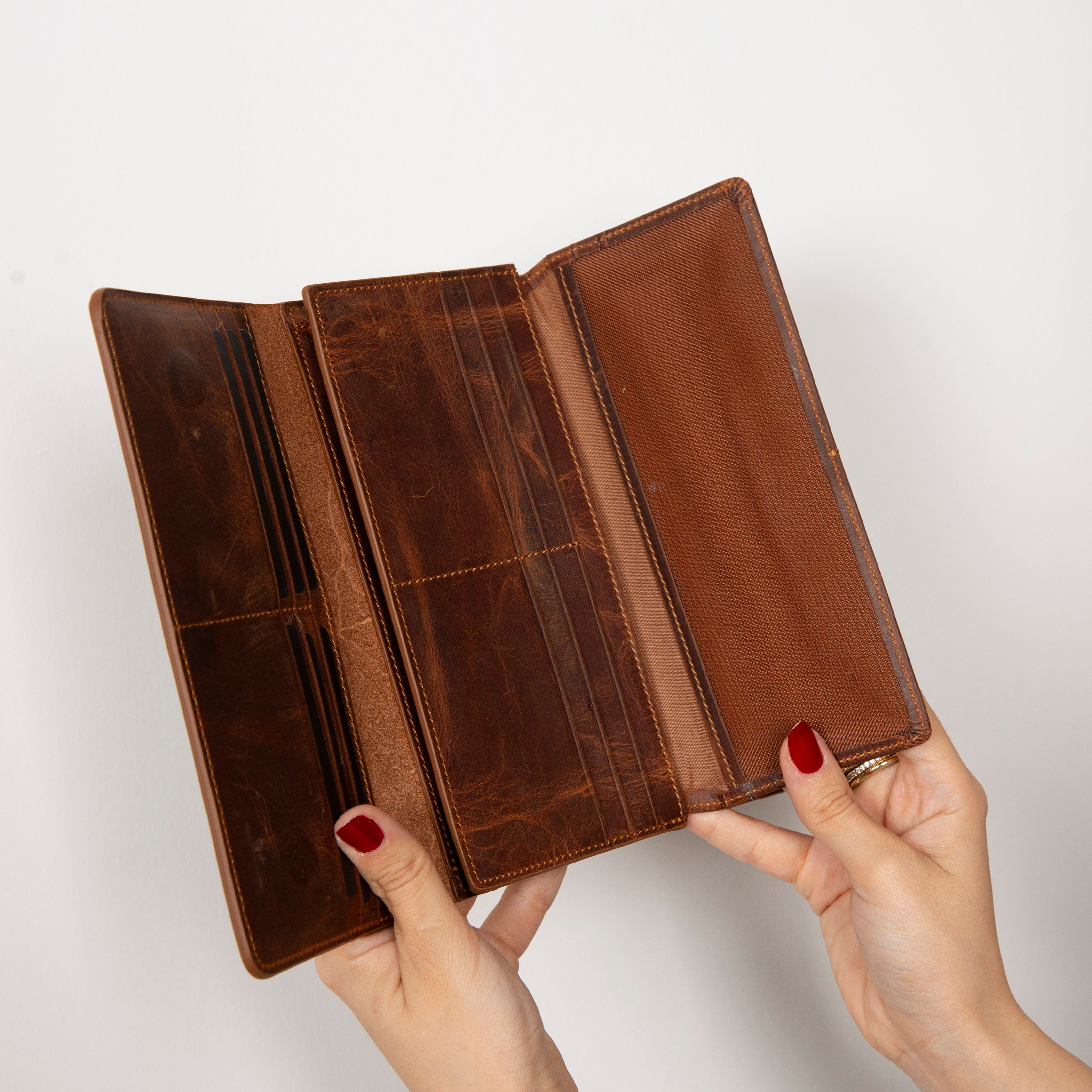 Nome Leather Wallet – 16 Card Slots & Phone Holder - 