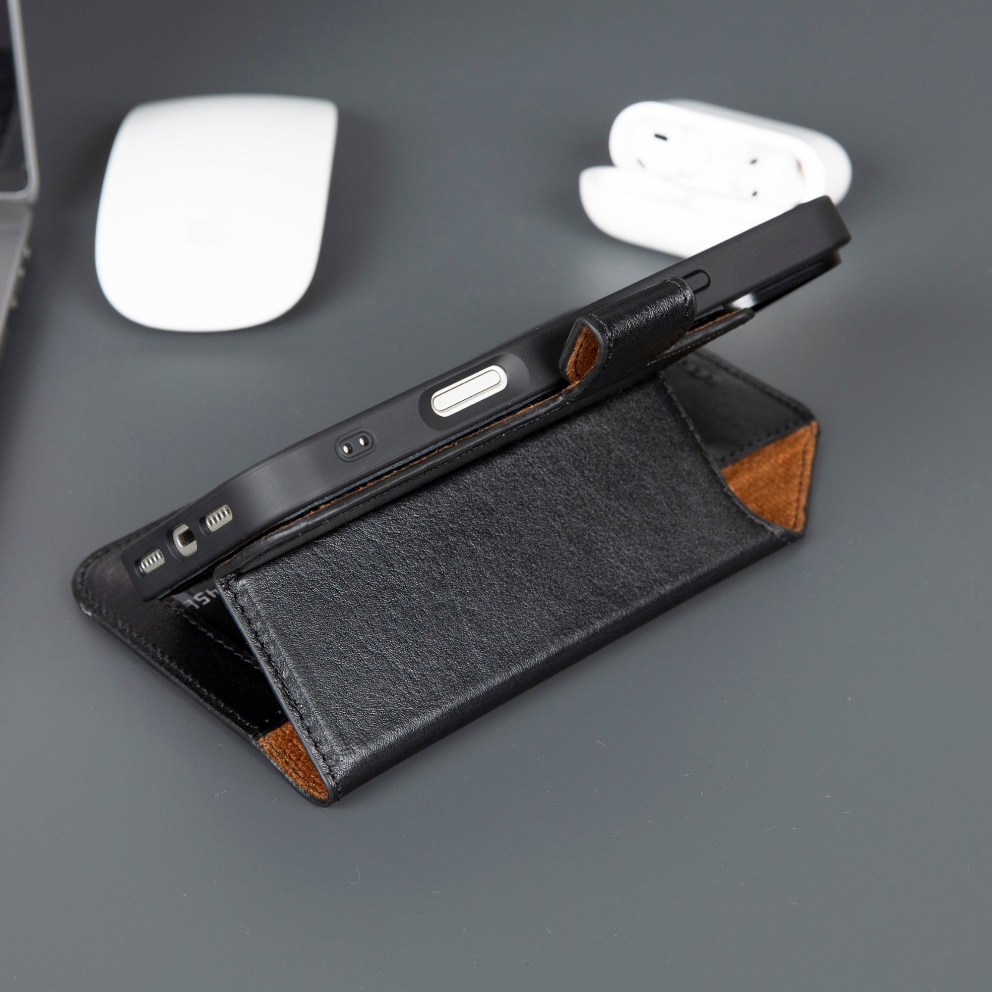 casper iphone 17 pro max leather wallet case 
