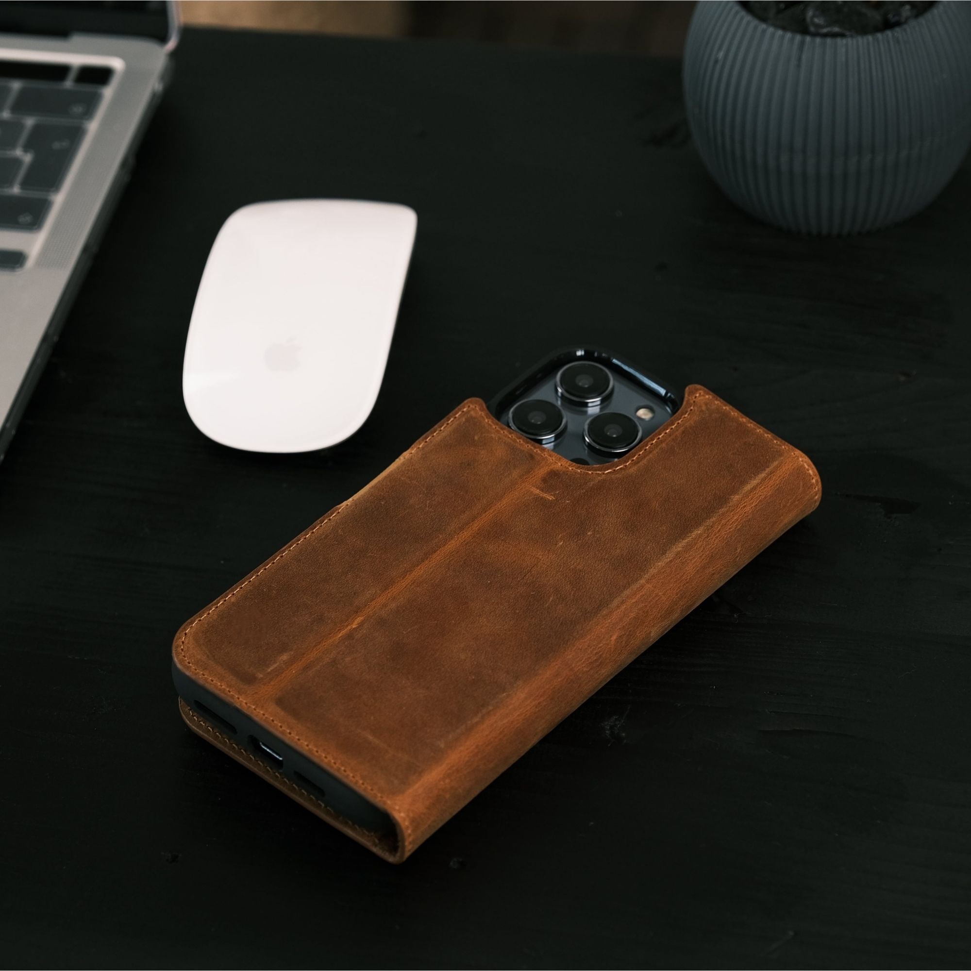 Leather Folio Case Wallet with MagSafe for iPhone 15 series – Geometric  Goods