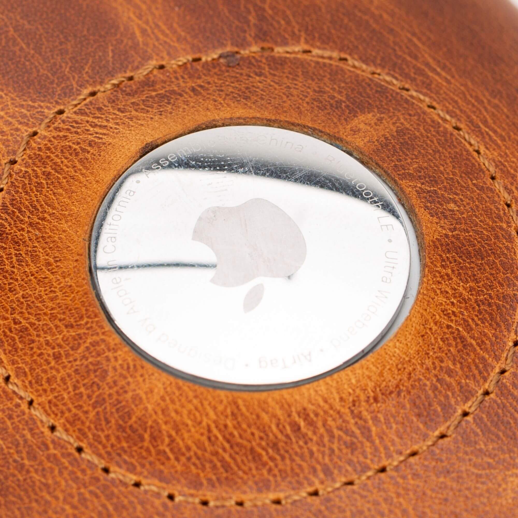Douglas Leather Pop-Up Cardholder with Compatible Apple AirTag - Vegetal Tan - TORONATA