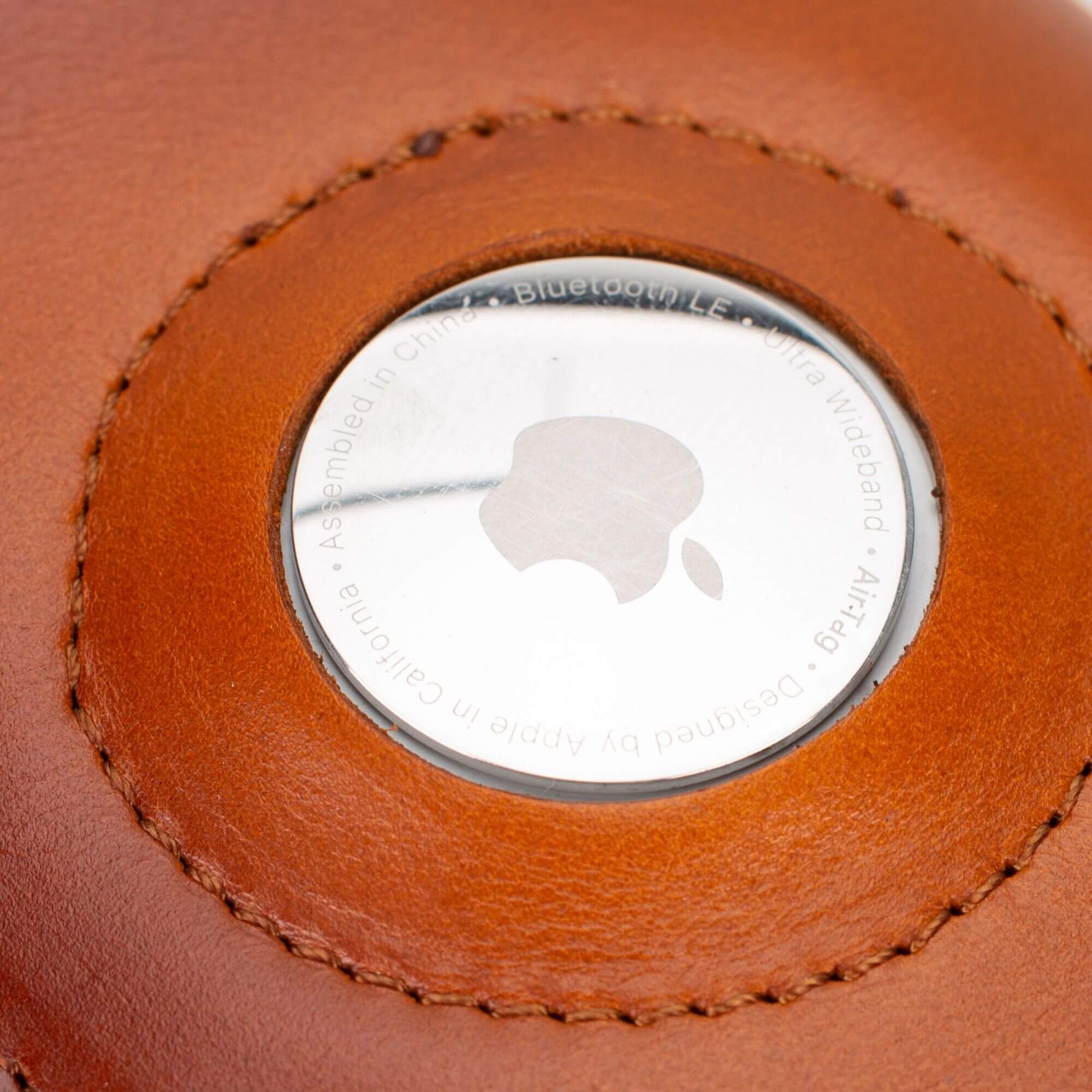 douglas leather pop-up cardholder with compatible apple airtag - toronata - 