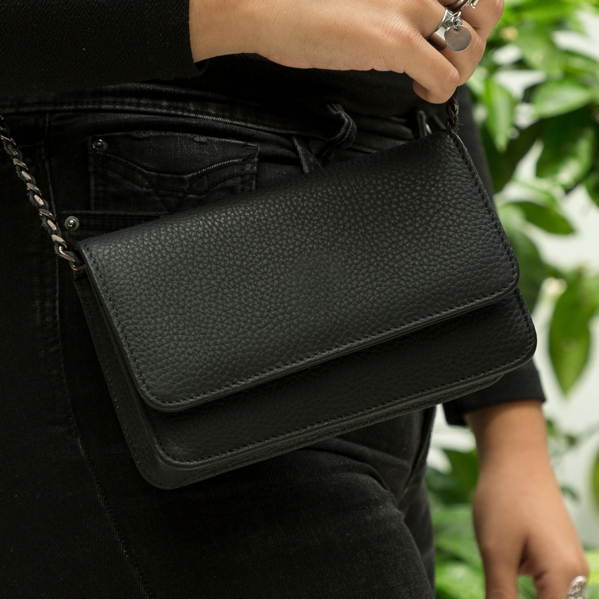 Evanston Minimalist Leather Handbag for Women Black