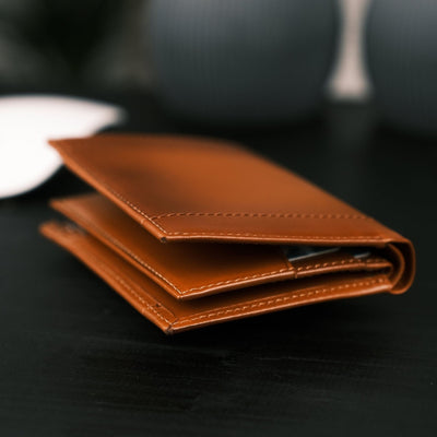 glendo apple airtag slot leather wallet, handcrafted, unisex - toronata - 